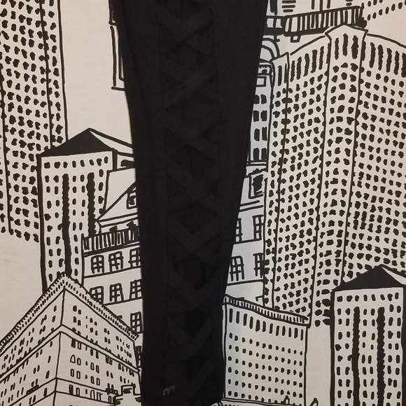 BLACK LATTICE MESH LEGGING - Picture 4 of 5